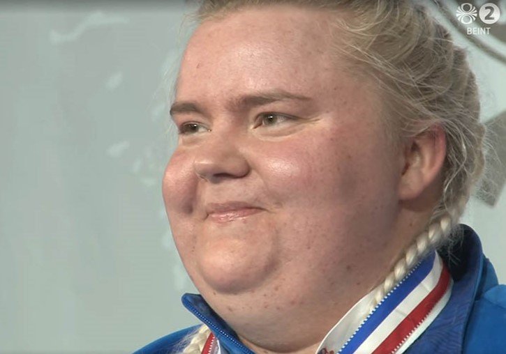 Sóley Margrét Jónsdóttir, heimsmeistari í kraftlyftingum. Skjáskot af útsendingu RÚV í gær.