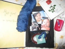 Bleikur gsm sími horfinn úr bókverki á Bókasafni VMA