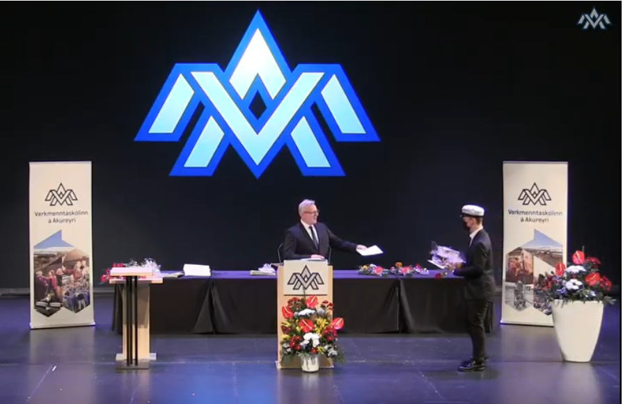 Upptaka frá brautskráningunni í Hofi