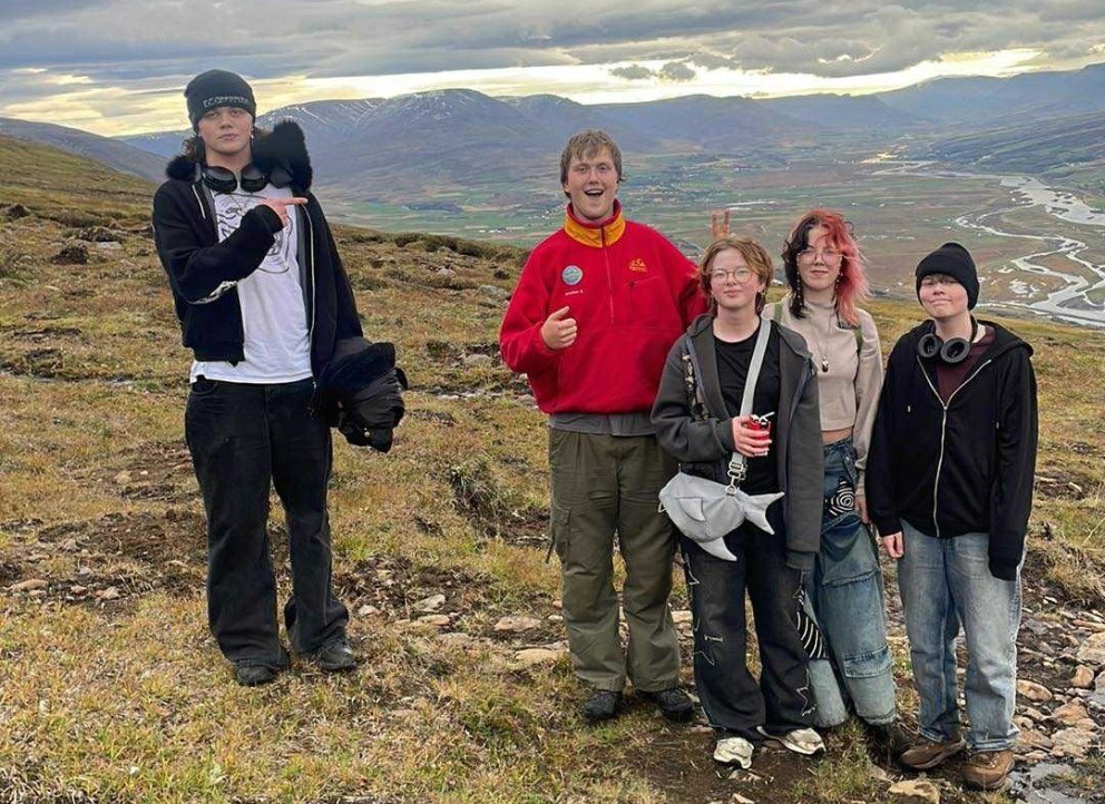 Nemendur í útivistaráfanga á leið að Skólavörðu. Mynd: María Albína Tryggvadóttir.