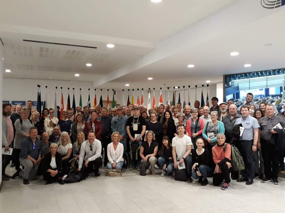 Stór hluti af hópnum í Evrópuþinginu 27. maí 2019