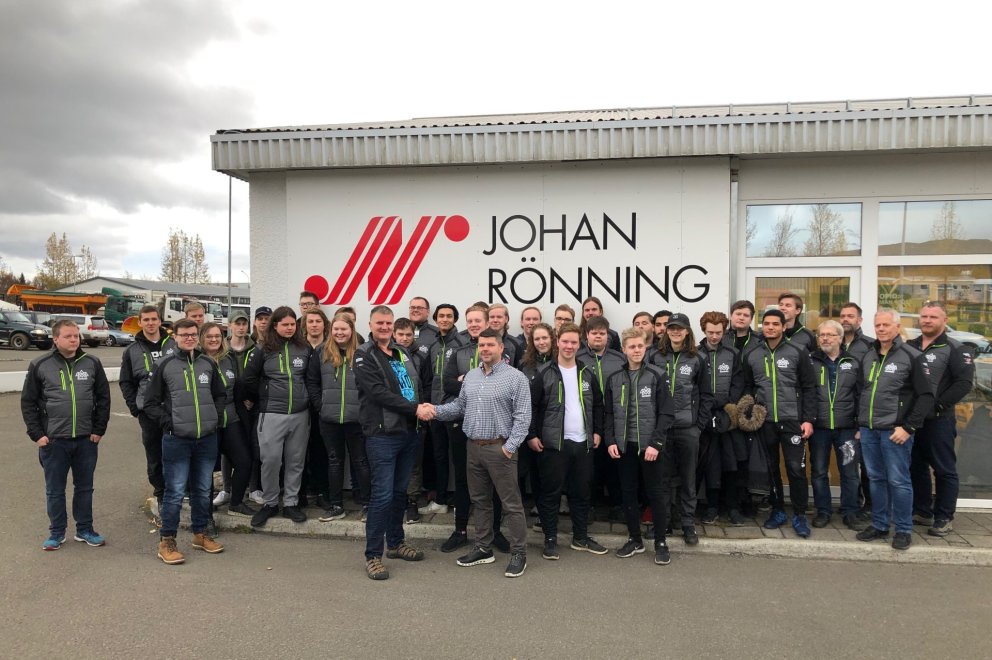 Nemendur og kennarar og Friðbjörn rekstrarstjóri.