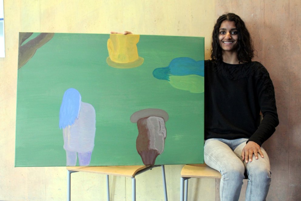 Freydís Björk Kjartansdóttir við akrílverkið sitt.