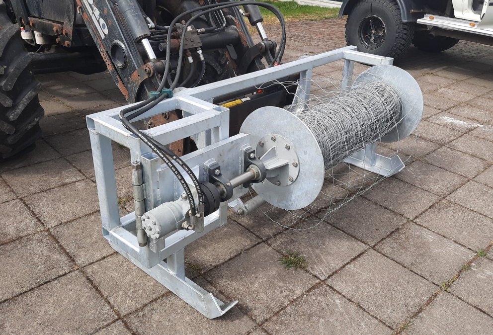 Eitt af verkefnunum - glussaknúin girðingavinda.