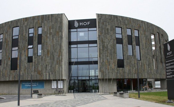 Brautskráning í Hofi á morgun