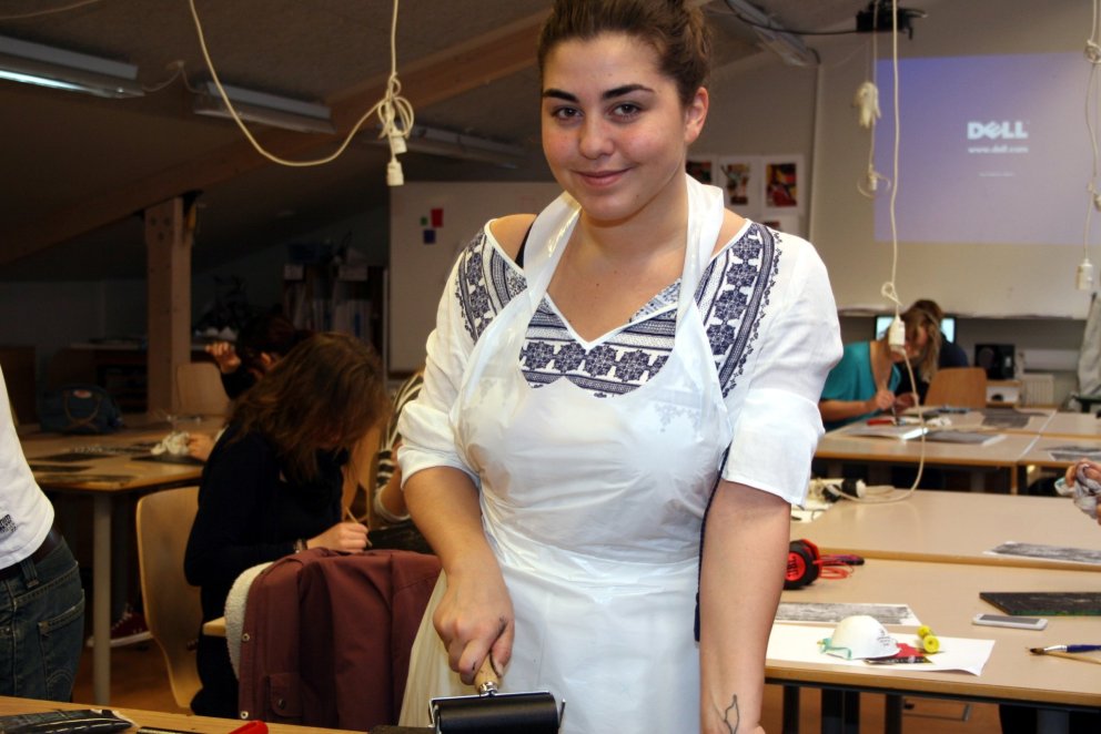 Valgerður í verklegum tíma á listnámsbrautinni.