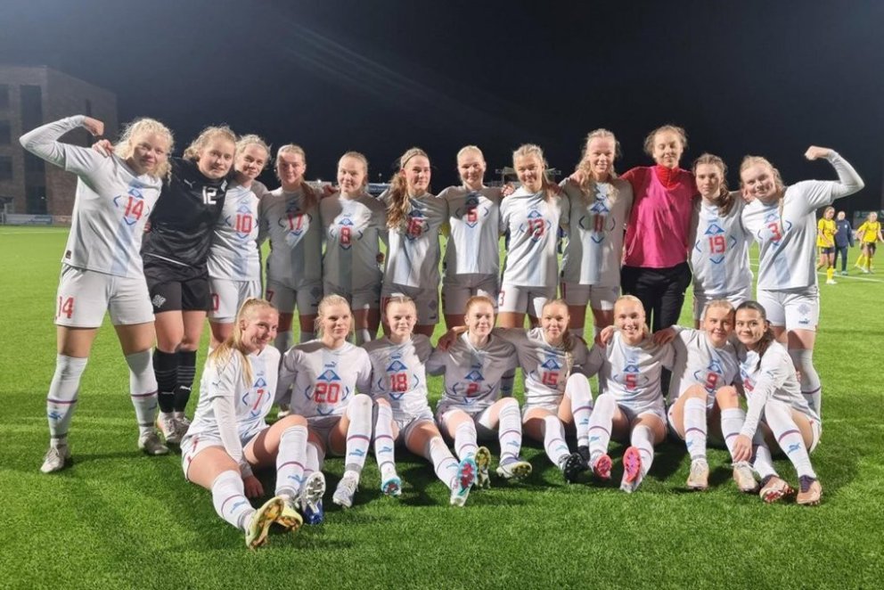 Eftir sigurleikinn gegn Svíum. Mynd: KSÍ