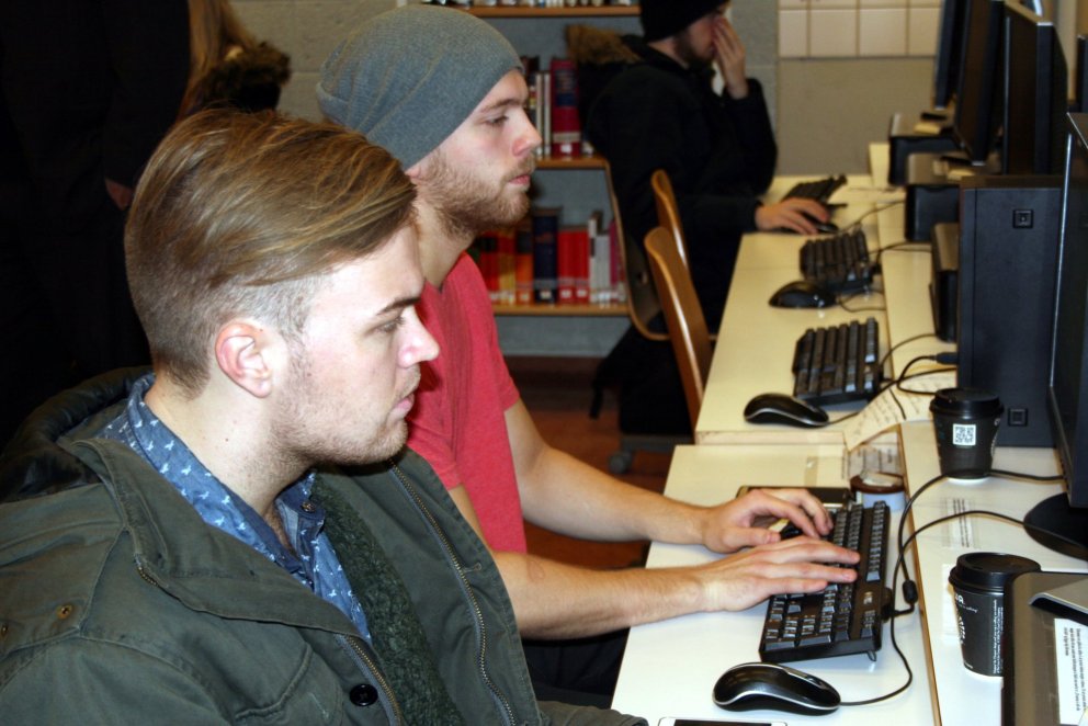 Grafnar upp upplýsingar um Sölva og Stefán.