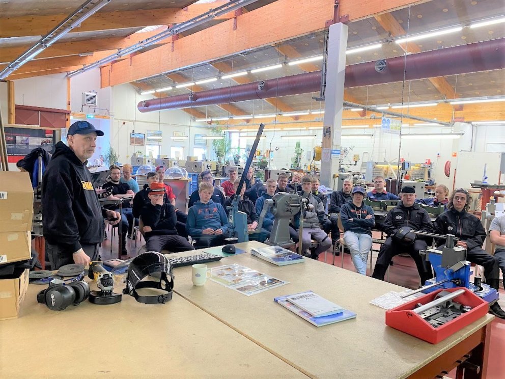 Öryggisfyrirlestur Sigurðar á málmiðnbraut.