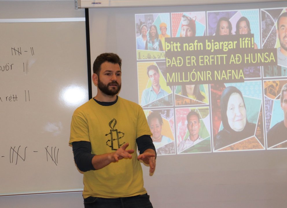 Árni Kristjánsson frá Amnesty í VMA.