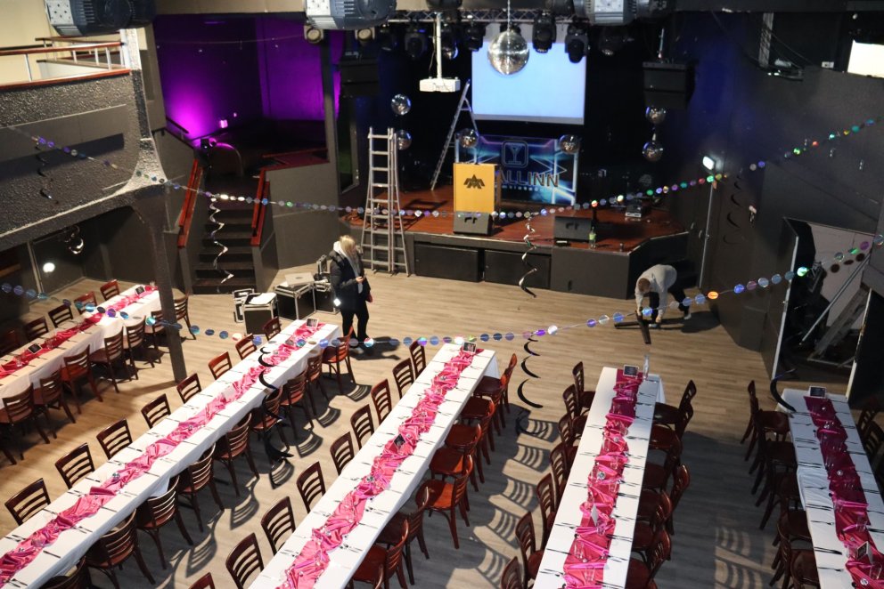 Árshátíðarsalurinn að taka á sig mynd í Sjallanum.