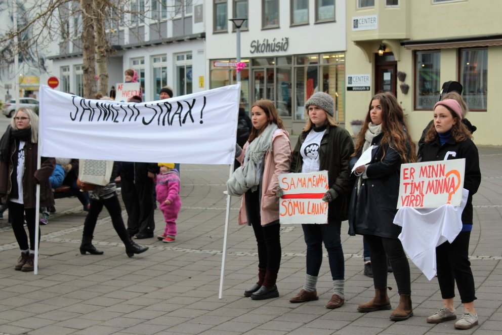 Frá baráttufundinum á Ráðhústorgi í morgun.