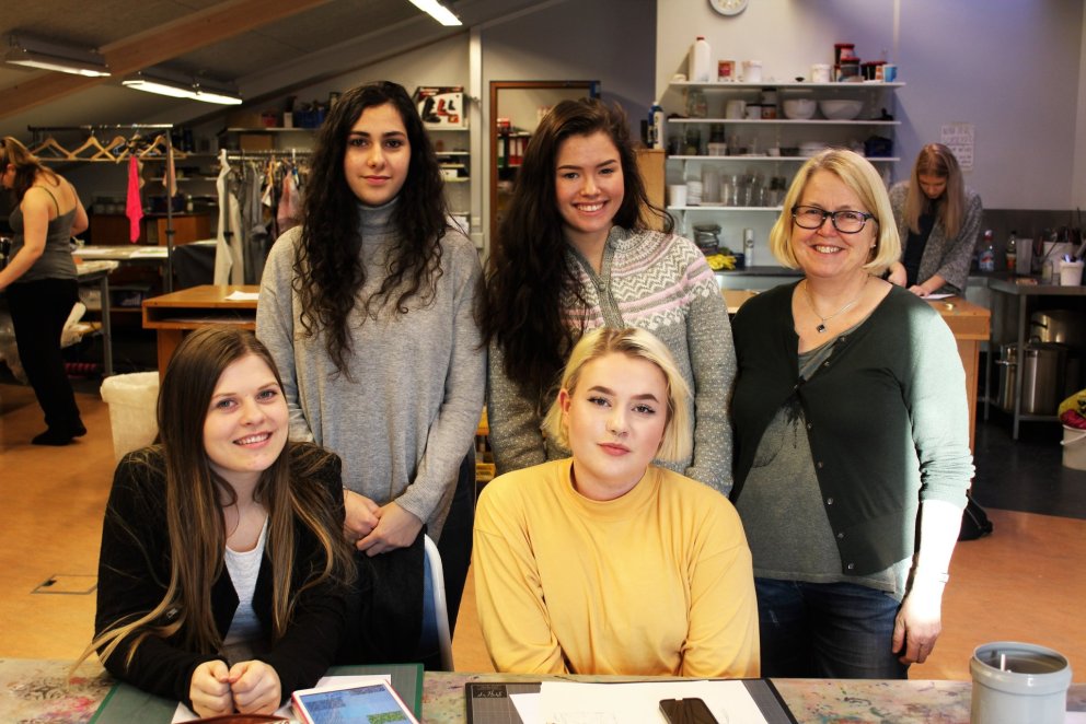 Nemendurnir frá Charlottenlund með kennara sínum.