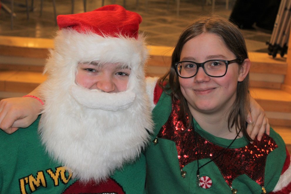 Þessir nemendur mættu í jólapeysum.