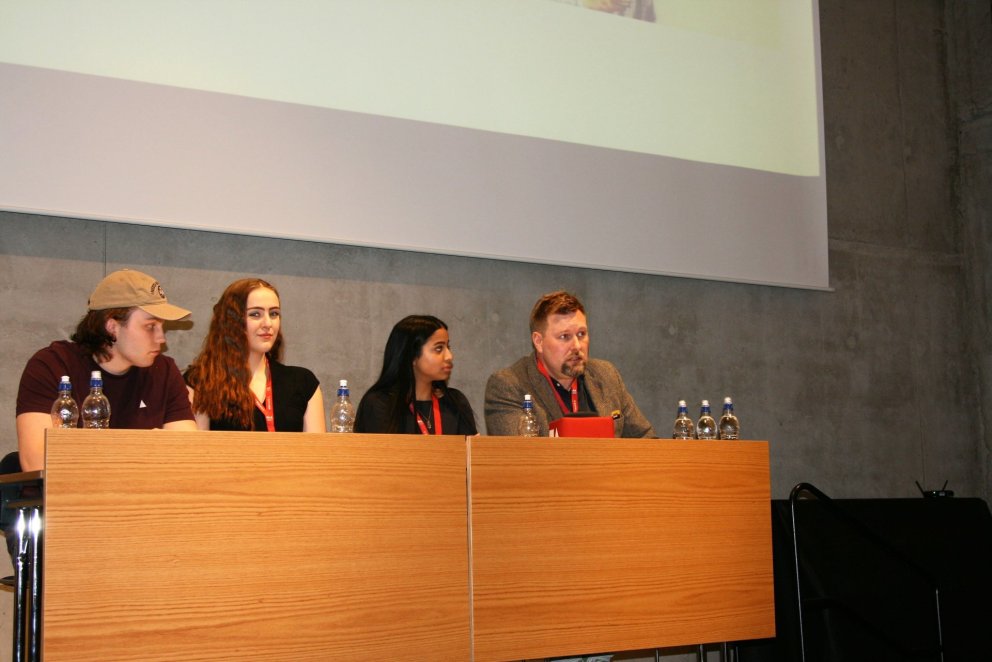 Þrír af fjórum VMA-nemum og Snorri kennari.