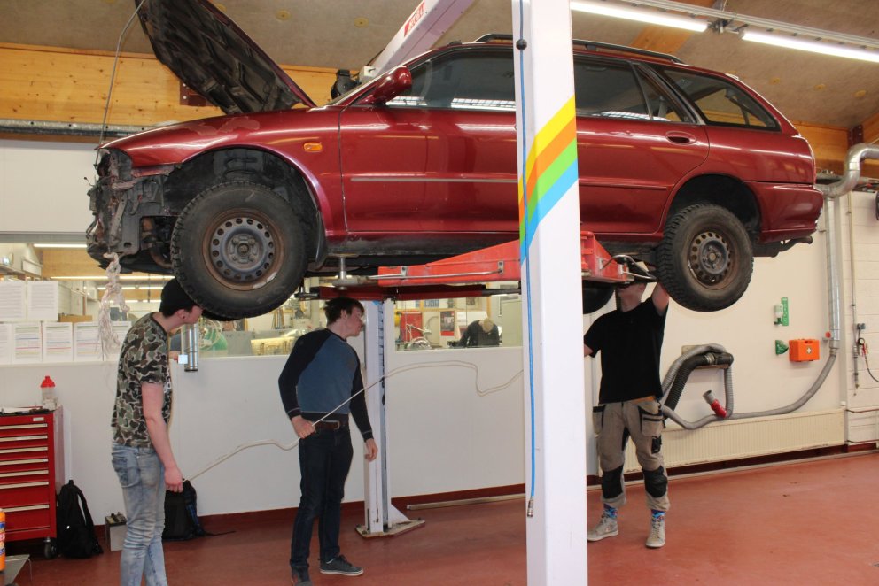 Nemendur í bifvélavirkjun í dag.