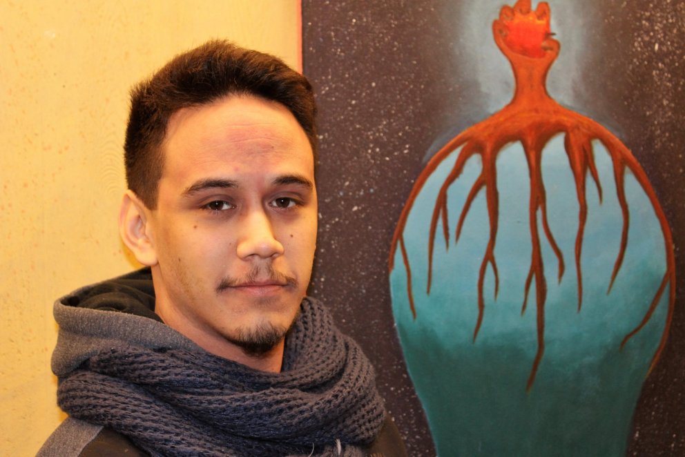 Magnús Amadeus Guðmundsson við verk sitt