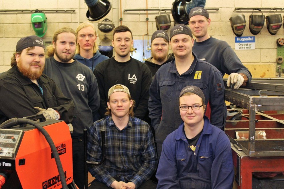 Hinir vösku kerrusmiðir á málmiðnaðarbraut.