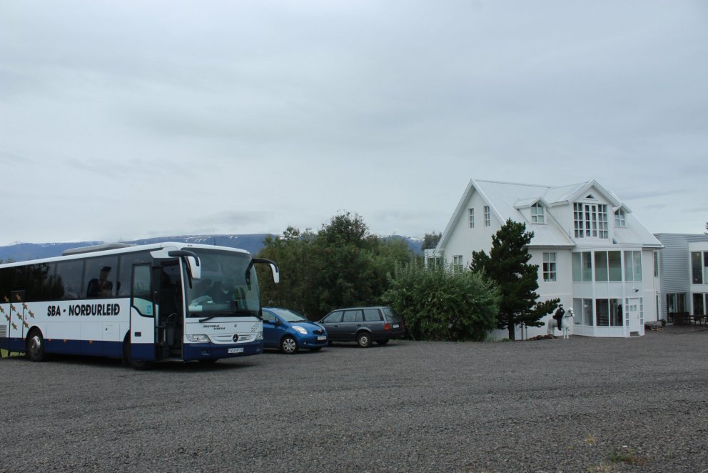 Nemendur og starfsmenn fóru í rútu á Safnasafnið.