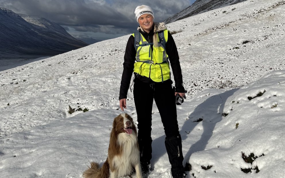 Lagahöfundurinn og sjúkraliðaneminn Valgerður Rakel Rúnarsdóttir í fjallasal í vetrarskrúða.