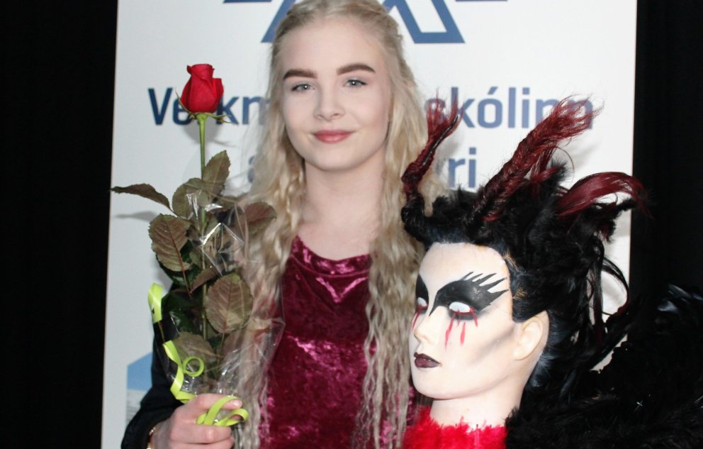 Dagný Anna með fantasíumódelið sitt.