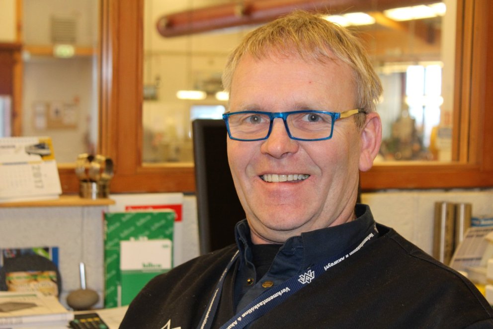 Hörður Óskarsson, brautarstjóri og hringasmiður.