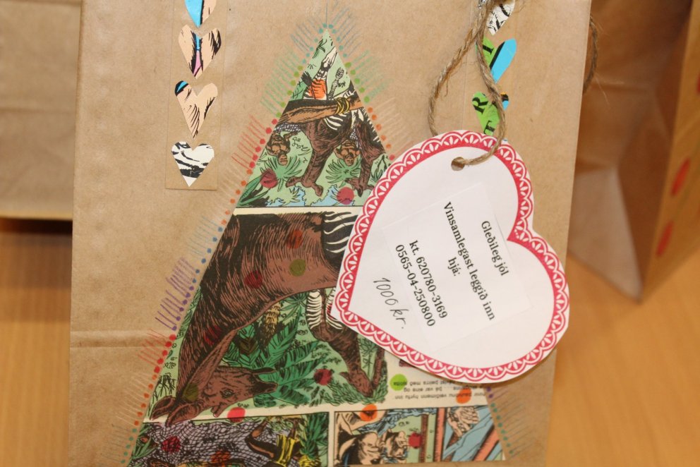 Pokunum fylgir miði með reikningsupplýsingum.