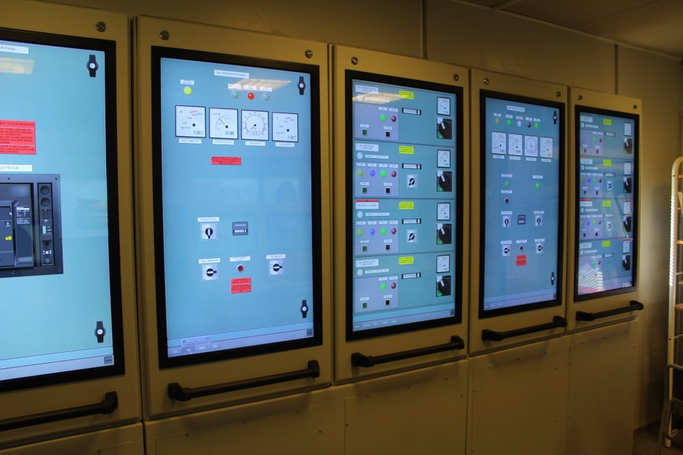 Lítill hluti af hinum nýja vélstjórnarhermi í VMA.