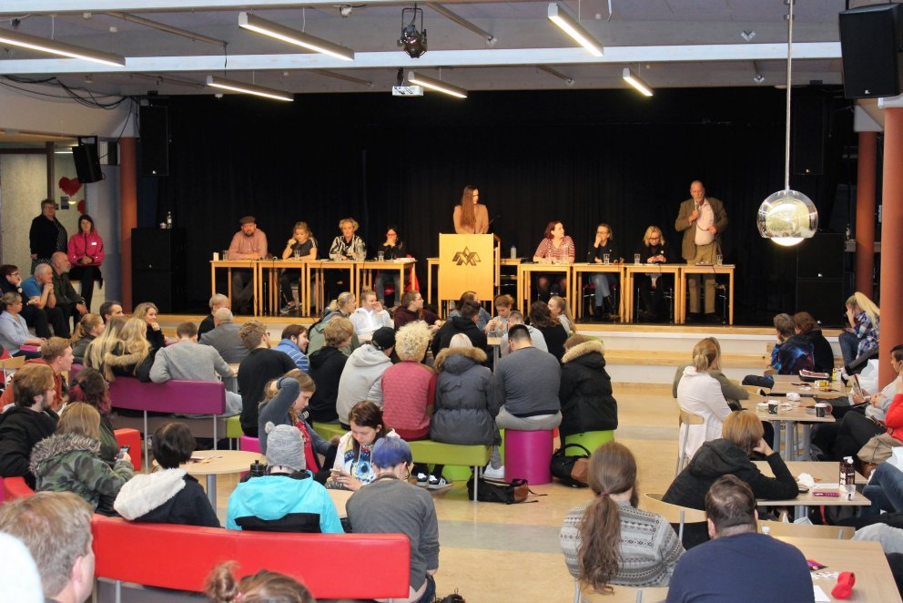 Frá framboðsfundinum í Gryfjunni í gær.