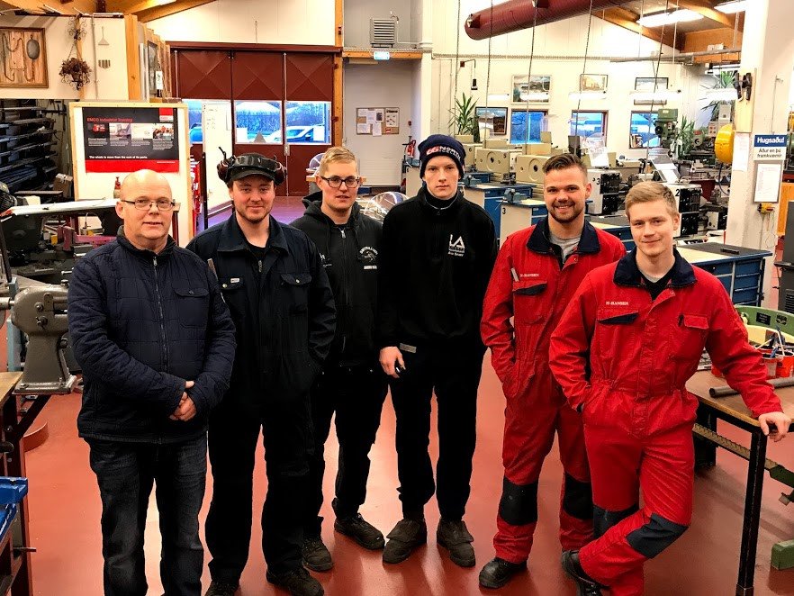 Þátttakendur í sveinsprófinu og Árni Árnason t.v.