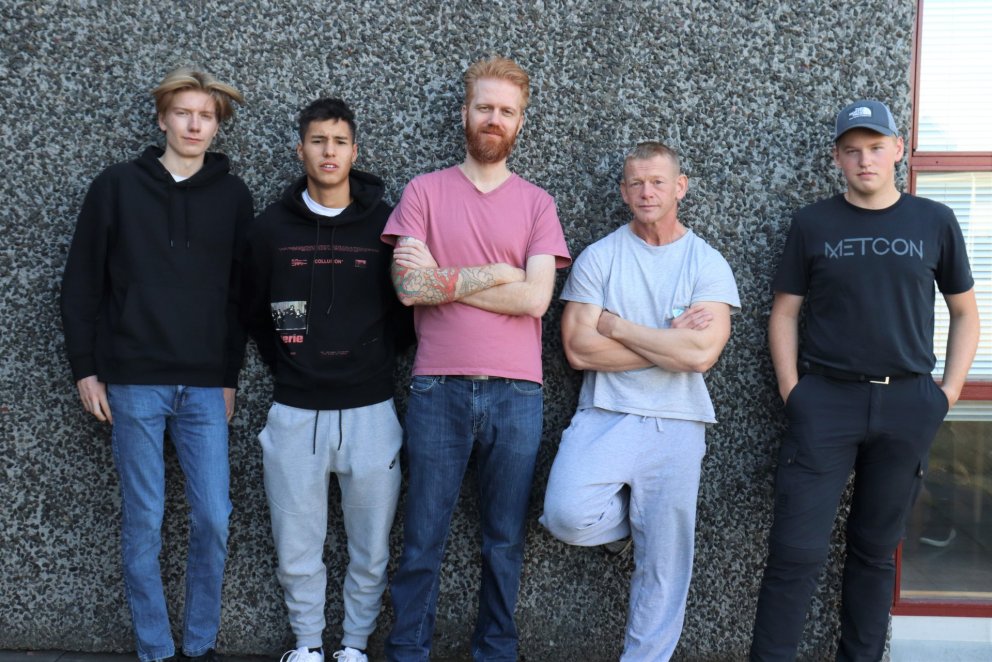 Fimm af sex körlum í sjúkraliðanáminu í VMA.