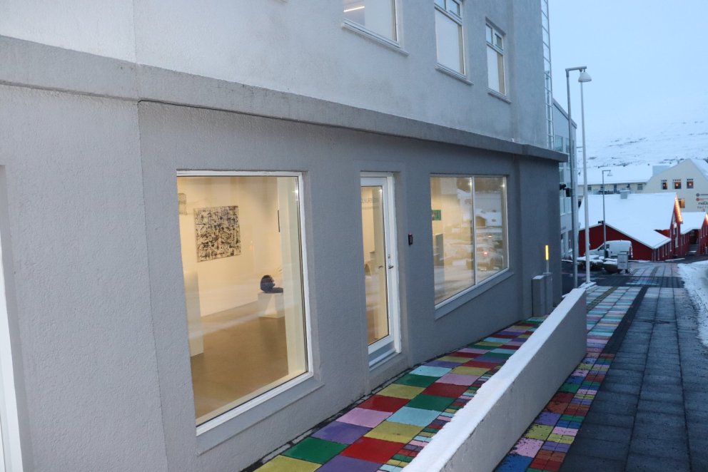 Sýningin er í Mjólkurbúðinni í Listagilinu.