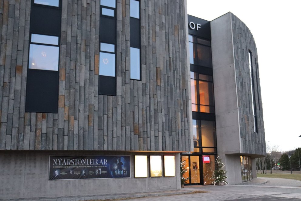 Brautskráning VMA hefst í Hofi kl. 10:00.