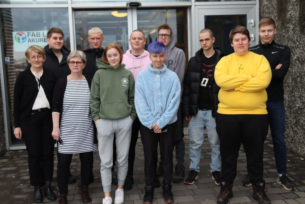 Níu af tólf nemendum ásamt Marínu og Eddu Björk.