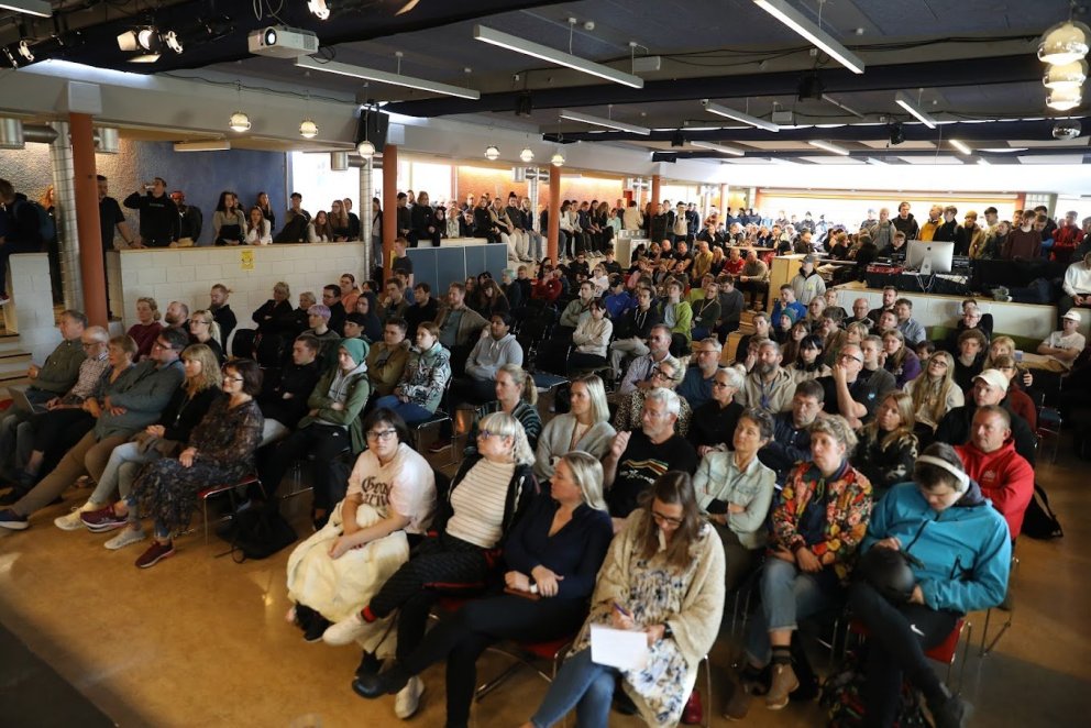 Gryfjan var þéttsetin á skólafundinum í dag. Myndir: Hilmar Friðjónsson.