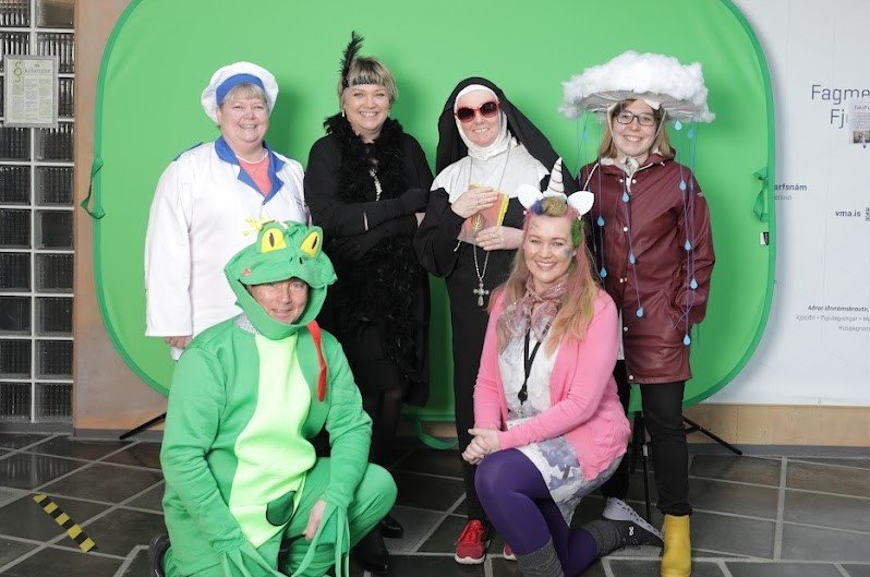 Uppáklæddir starfsmenn VMA á öskudaginn.