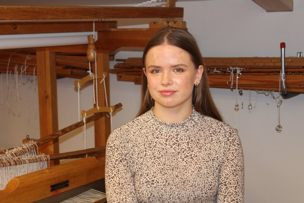 Kasia Rymon Lipinska við vefstólinn.