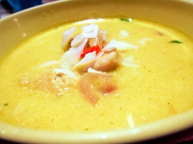 Girnileg kókos- og kjúklingasúpa.
