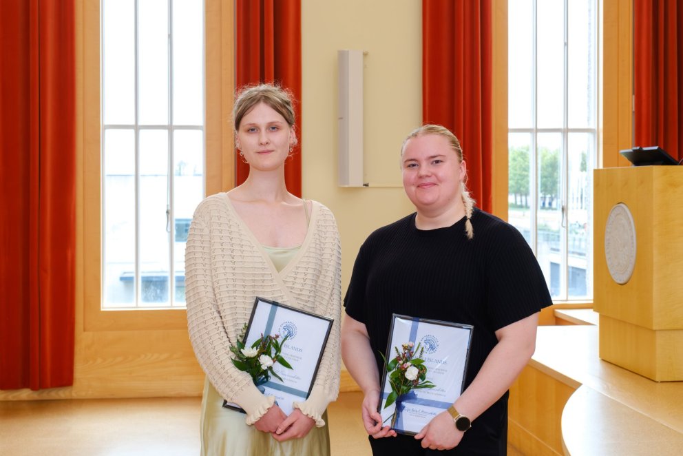 Hafey Hvítfeld Garðarsdóttir og Sóley Margrét Jónsdóttir. Mynd: Háskóli Íslands.