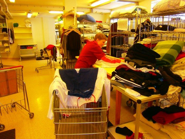 Kristín Rósa Jóhannsdóttir í þvottahúsi Hlíðar.