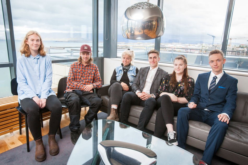 Sex af þeim átta nemendum sem fengu styrki í ár.