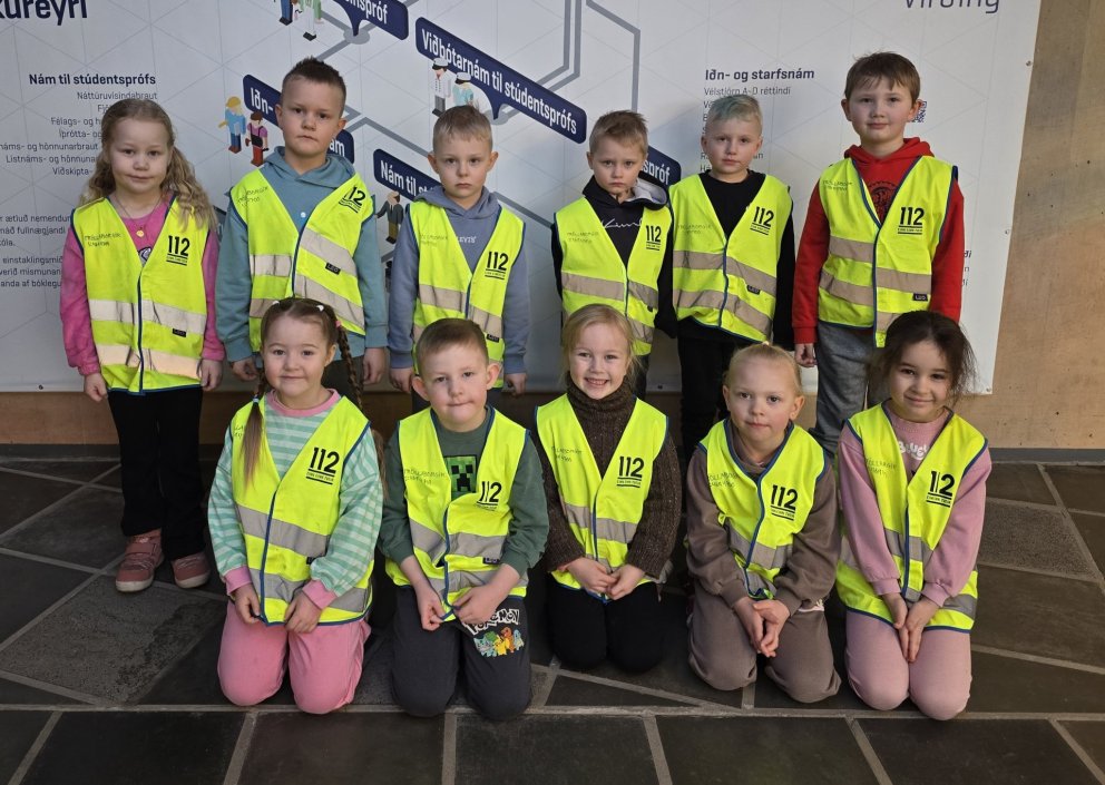 Leikskólakrakkar á leikskólanum Tröllaborgum á Akureyri í heimsókn í VMA.
