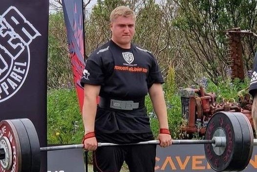 Íslandsmethafinn í hnébeygju, Kamil Krzysztof Potrykud, nemandi á íþrótta- og lýðheilsubraut VMA.