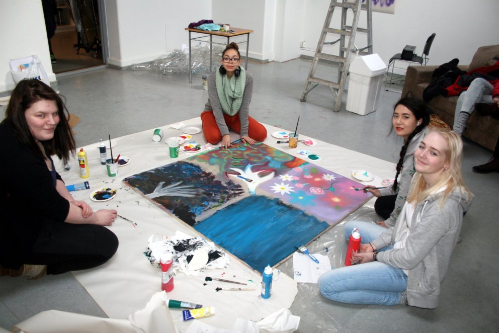 Nemendur undirbúa sýninguna í Rósenborg.