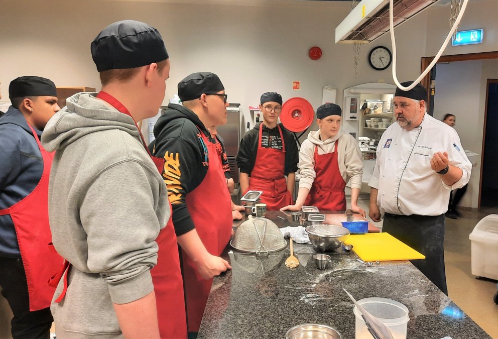 Nemendur í NÁSS í tíma á matvælabraut í vikunni.