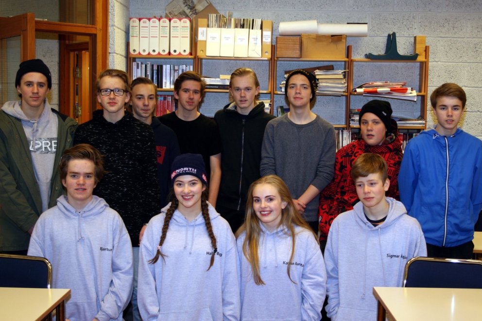 Nemendur úr Naustaskóla mættu í VMA í morgun.