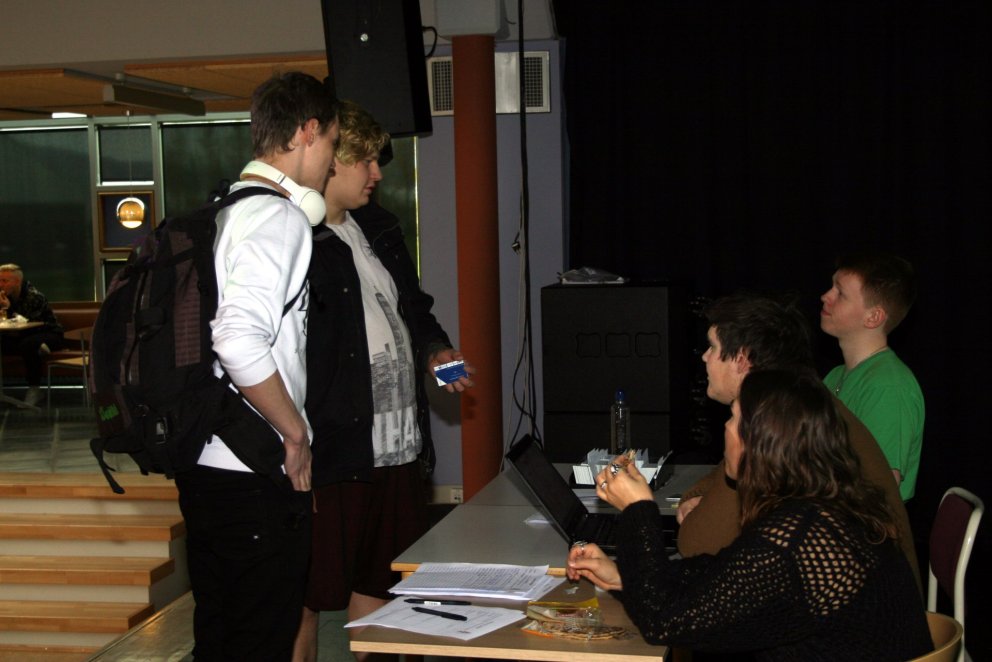 Nemendaskírteinin afhent í Gryfjunni.