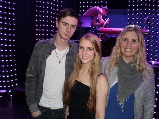 Bjarkey Sif með bróður sínum og móður.