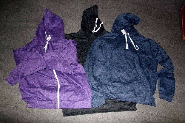 Unnt er að fá peysurnar bæði renndar og órenndar.