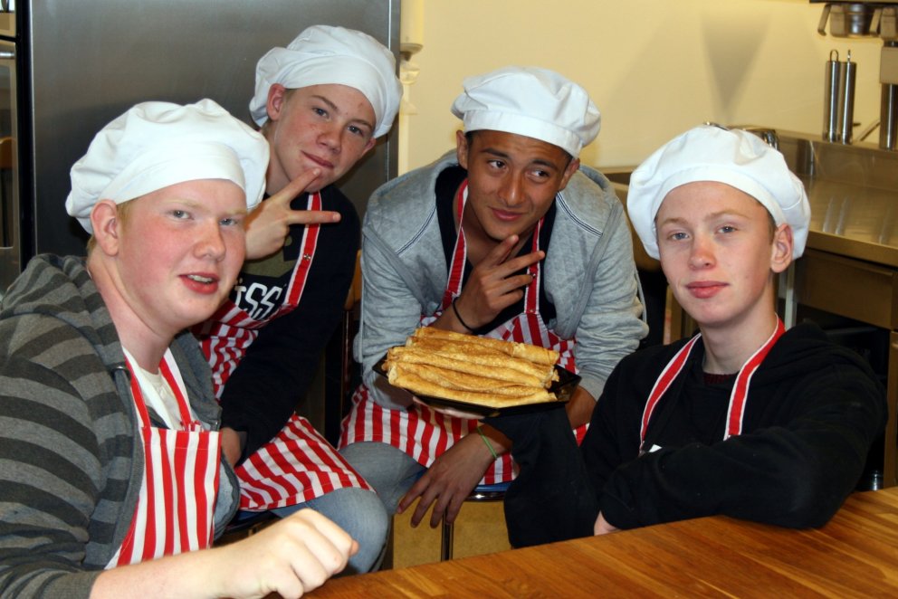 Stoltir pönnukökubakarar með afraksturinn.